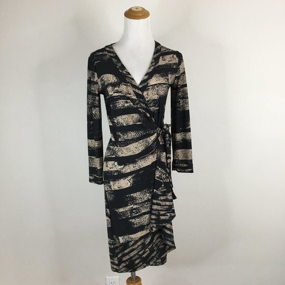 BCBGMAXAZRIA Black Combo ALBERTO Printed Stretch Midi Wrap Dress - Picture 10 of 11